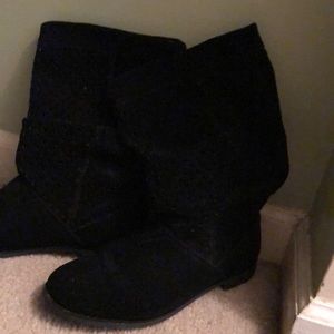 Stylish black Tom boots